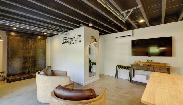 Unique Studio on Obanyon Creek in Dtwn Loveland!