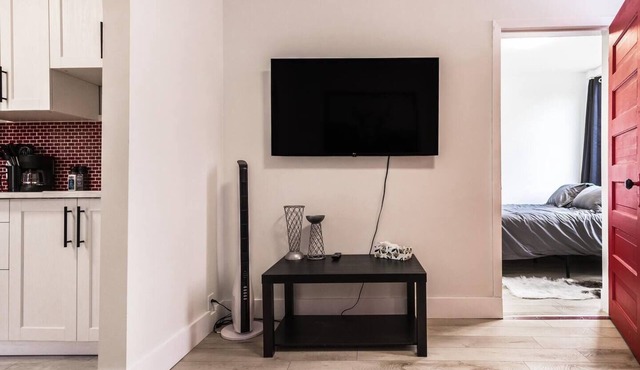 Unique Suite in Historic Ramsay By Stampede/Inglewood/Elbow River w/Parking