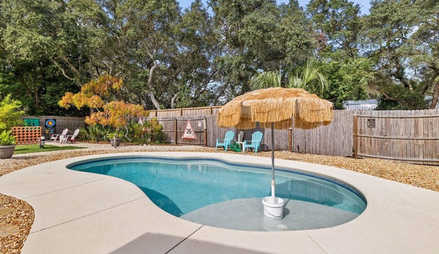 Unique Tiki House- Private POOL-Golf cart-Nothing like this!