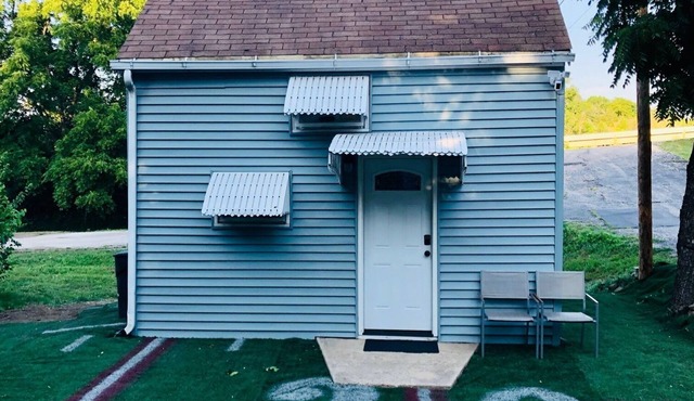 Unique Tiny Home near Shawnee Mission Park