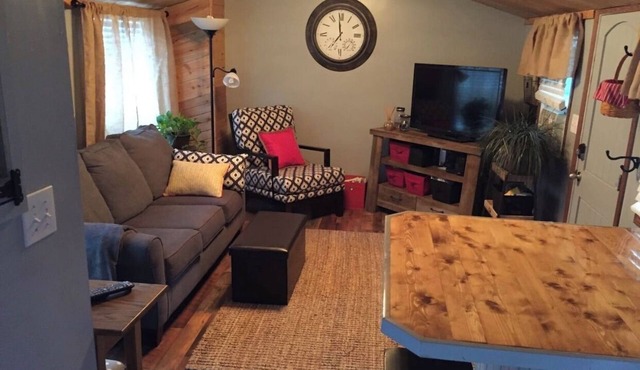 Unique tiny house in the heart of BG!