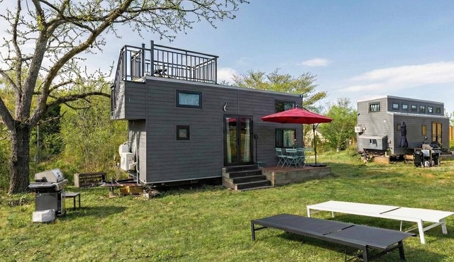 Unique Tinyhouse Retreat with BBQ Near Asheville