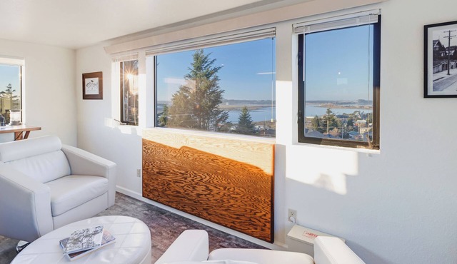 Unique Tower house with breathtaking views, private hot tub & cold plunge