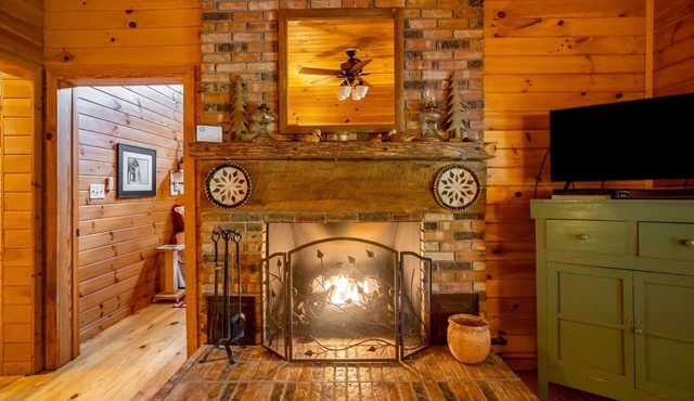 Unique Trail Front Home w/River Access 2BS4 - Ayita