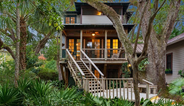 Unique Treehouse near the Village sleeps 6 guests