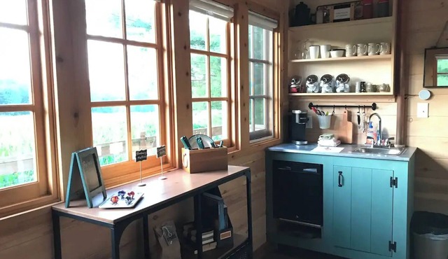 Unique treehouse cabin with all amenities inspired by forest ranger lookout.