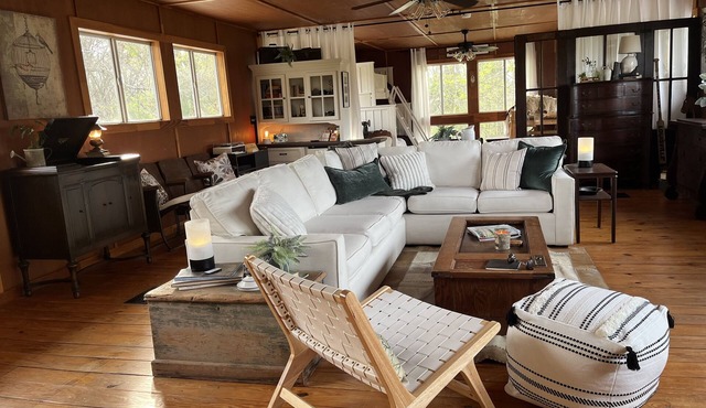 Unique TreeLoft with 360° views of treetops. Near Natchez Trace and Reservoir.