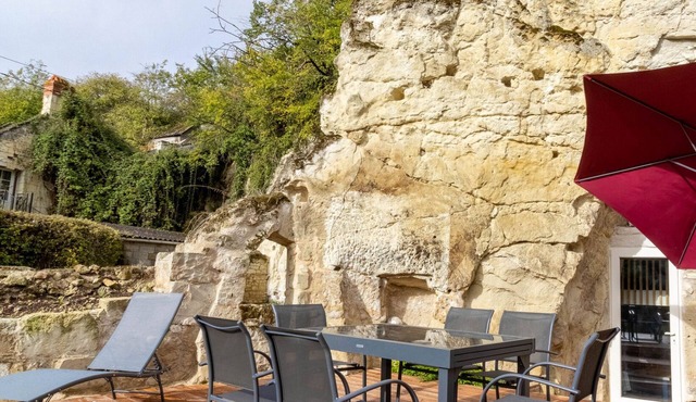 Unique Troglodyte Cottage near Saumur - Jacuzzi, Garden, Games Room