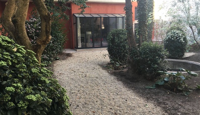 Unique! unusual! Charming apartment with large garden 10 m from the Royal Canal