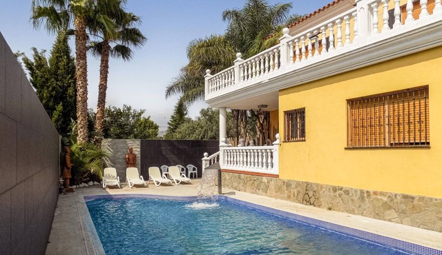 Unique vacation by the sea in Spain ? Beach and sun.