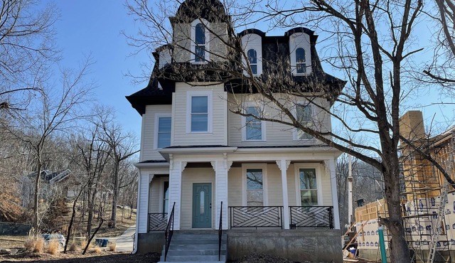 Unique Victorian Experience Near Everything