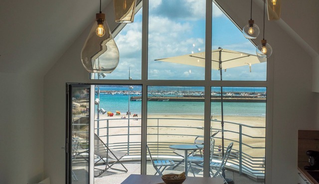 Unique view of Morgat beach, private parking