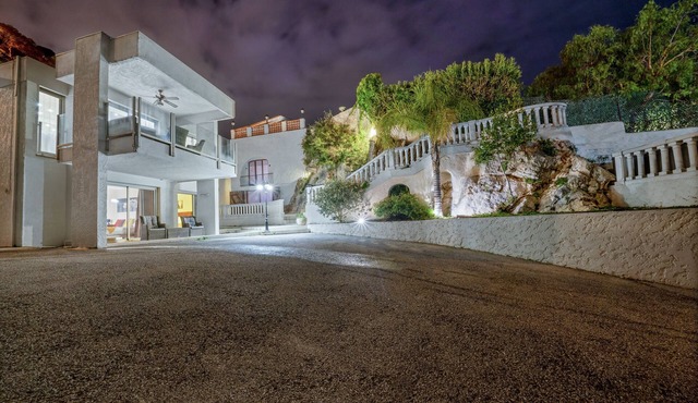 Unique Villa Boron! Sea view, swimming pool and Jacuzzi