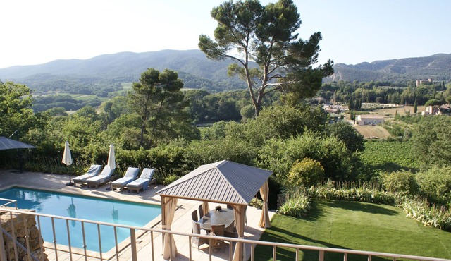 Unique villa for 6 people, 2 minutes from Lourmarin!
