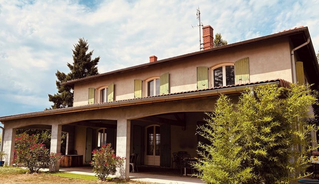 Unique villa for family parties, Karaoke, DJ. Music room, Spa, & Swimming pool.