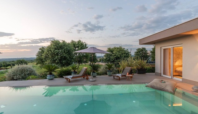Unique villa with panoramic sea views, pool with counter-current system and salt water