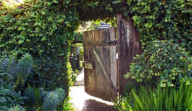 Unique Vintage 1880’S “Garden Cottage” in Mendocino Village