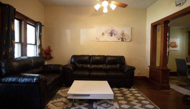 Unique Vintage Home Near the Zoo & Downtown Omaha