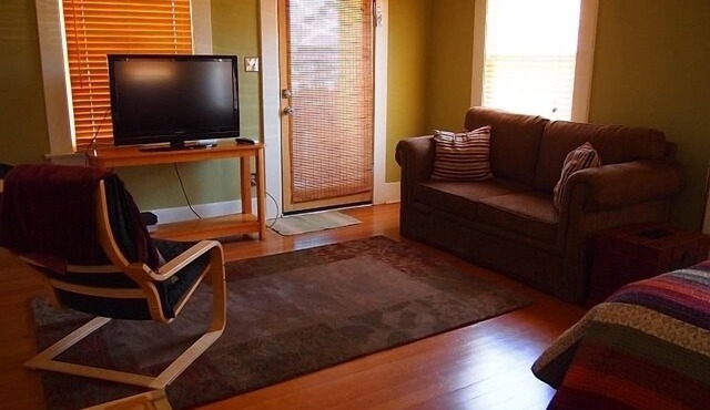 Unique , Vintage Studio Apartment for Leisure/Corporate Travel