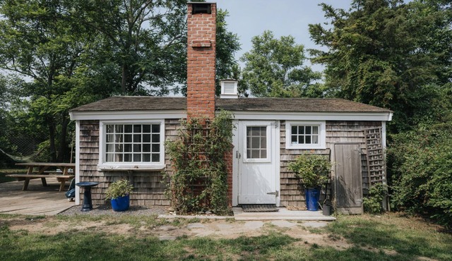 Unique Waterfront Artist Cottage