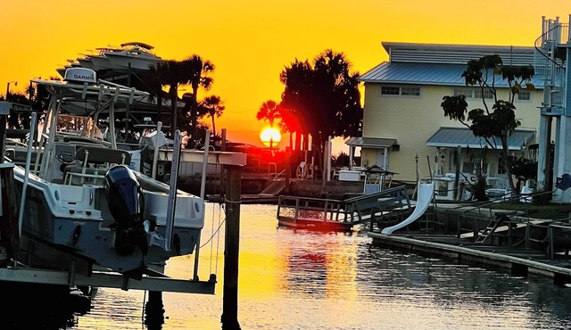 Unique waterfront home, Hot Tub, private boat dock, walk to beach, pet friendly