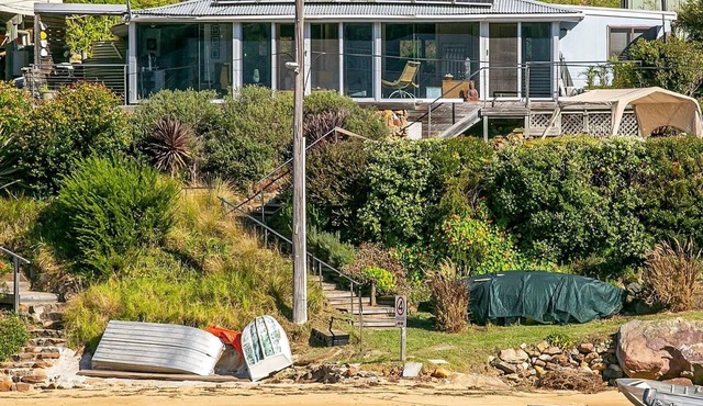 Unique Waterfront Retreat