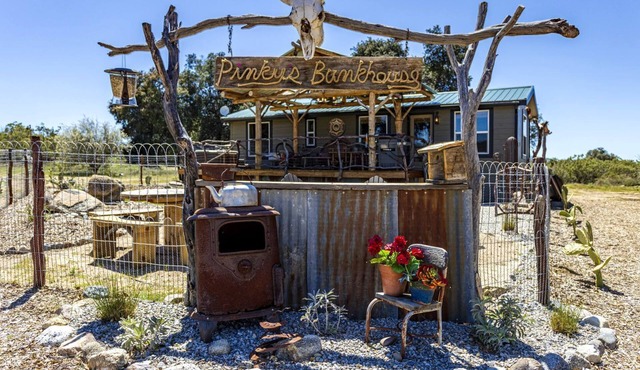 Unique Western-Themed Cabin Rental for Secluded Getaway in Warner Springs, California