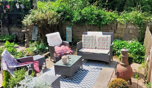 Unique with breathtaking views. Chill and relax .pet friendly.