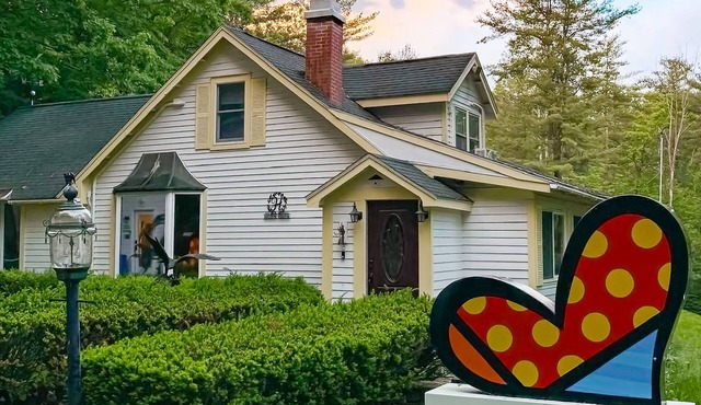 Unique wooded oasis with jacuzzi, sauna, pool, game room - near Keuka Lake