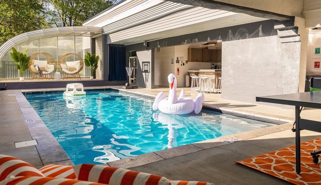 Unique YEAR-ROUND Pool + Hibachi Grill + Game Room