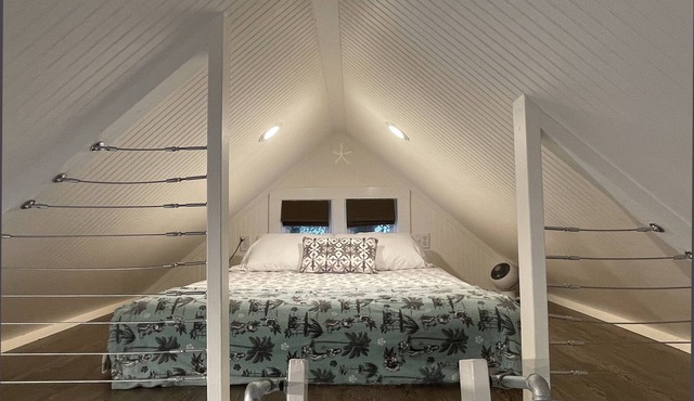 Unique Zen Tiny House 2 mi to Beach ~ Free Bikes! Minutes to Historic Charleston