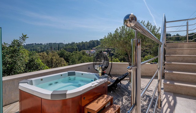 * Uniquely designed Villa Ivana Solta Island with Jacuzzi and sea view*