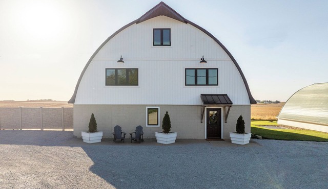 Uniquely renovated 4-bedroom barn with cozy charm and space