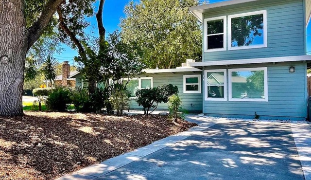 Uniquely styled home minutes to Downtown Sac!