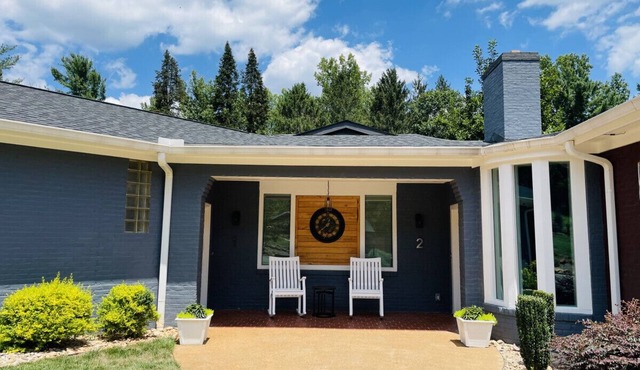 Unit 1 Expansive Luxury Suite for up to 4 Persons