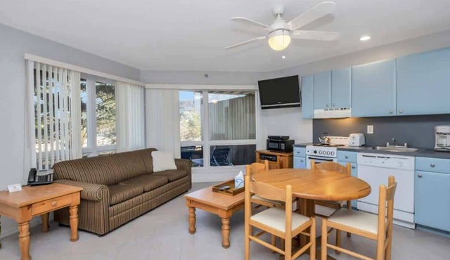 Unit 1011: Studio | 1st Floor-Garden View | Starfish
