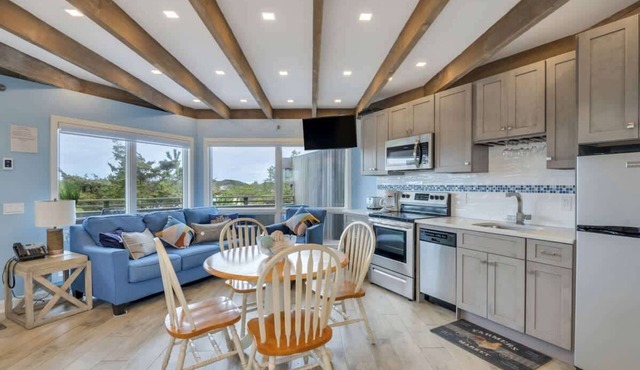 Unit 1021: Studio | 2nd Floor-Pool View | Starfish