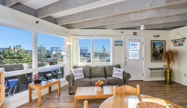 Unit 1023: Studio | 2nd Floor-Pool View | Starfish