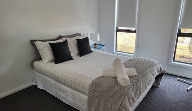 Unit 11 - Fresh 3-bedroom villa with on-site Parking