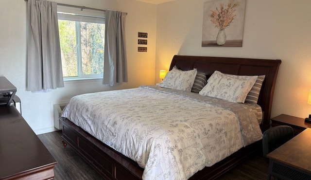 Unit 14 - Tranquil 1-bedroom hotel with AC in charming Challenge-Brownsville