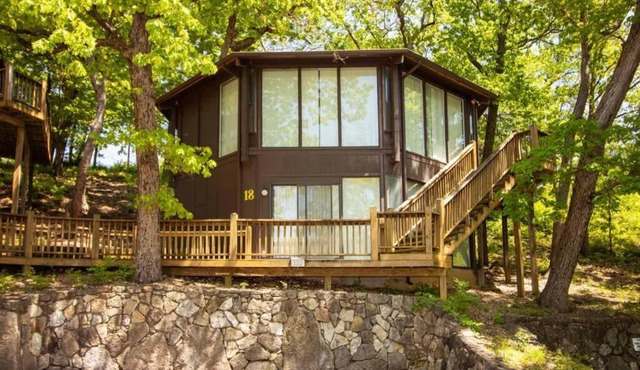 Unit 18 - Treetop 2 Bedroom Villa