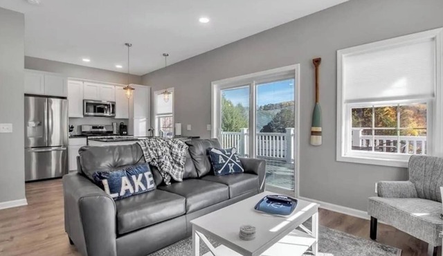 Unit 2 · Modern, 2BR Lakefront Cottage