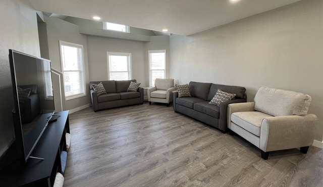 Unit 2 of 2-Spacious Duplex 3 Blocks from Main Street, 1 Block from Overman Park