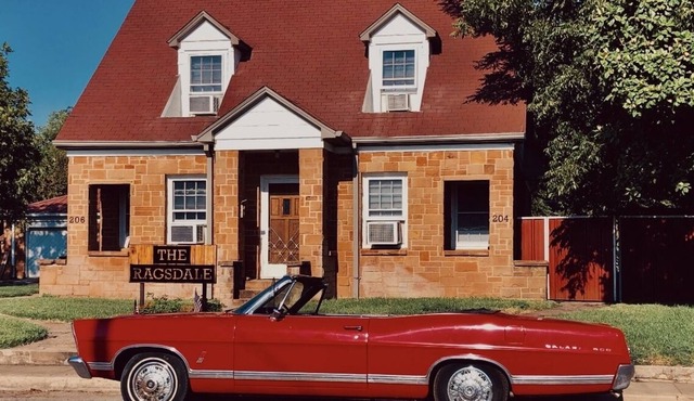 Unit 206, a 1946 historic Triplex bungalow style apartment of approx. 800 sq ft.