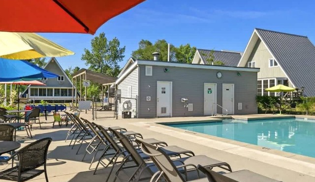 Unit #36: Lake View Chalet w/Resort Amenities