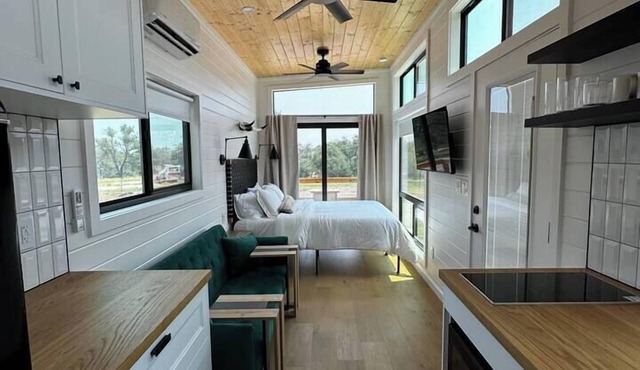 Unit #4 - Modern Tiny Home Retreat in heart of TX wineries