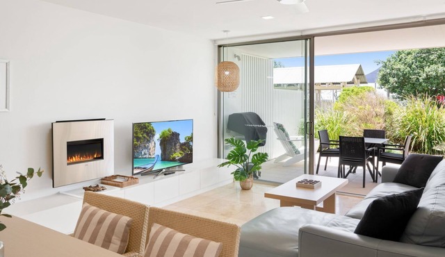 Unit 7 Plantation Resort - Rainbow Beach. Air conditioned. Pool and outdoor spa. Wifi. Plantation Re