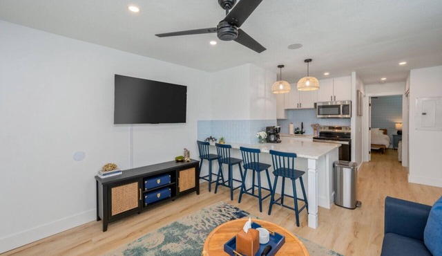 Unit #7 Waterfront + Heated Pool and Spa Access