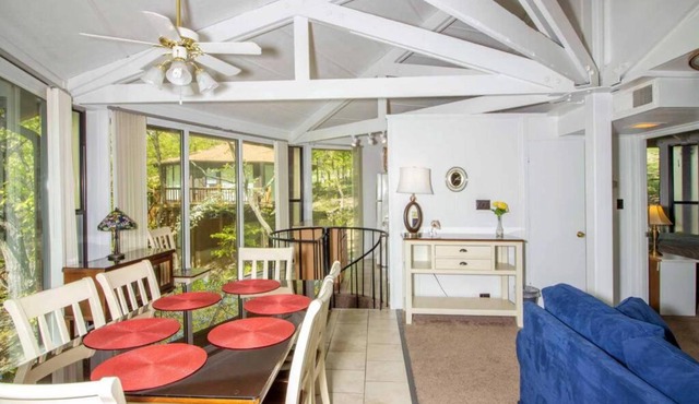 Unit 9 - Treetop 2 Bedroom Villa