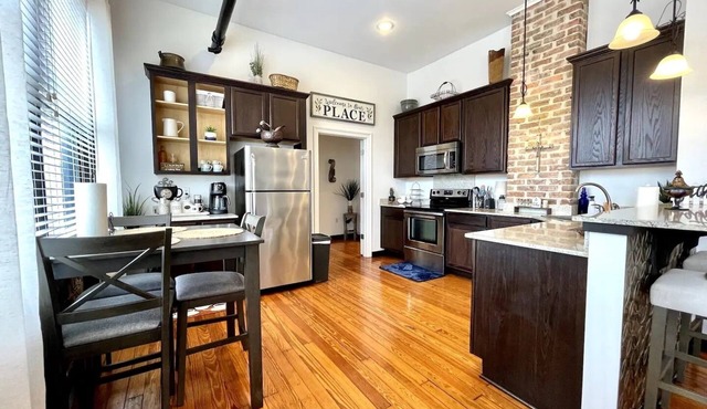 Unit A - 2-bedroom 2 bath condo in wonderful Downtown Hammond with AC, WiFi